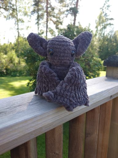 https://ribblr.com/pattern/kawaii-bat-Crochet?